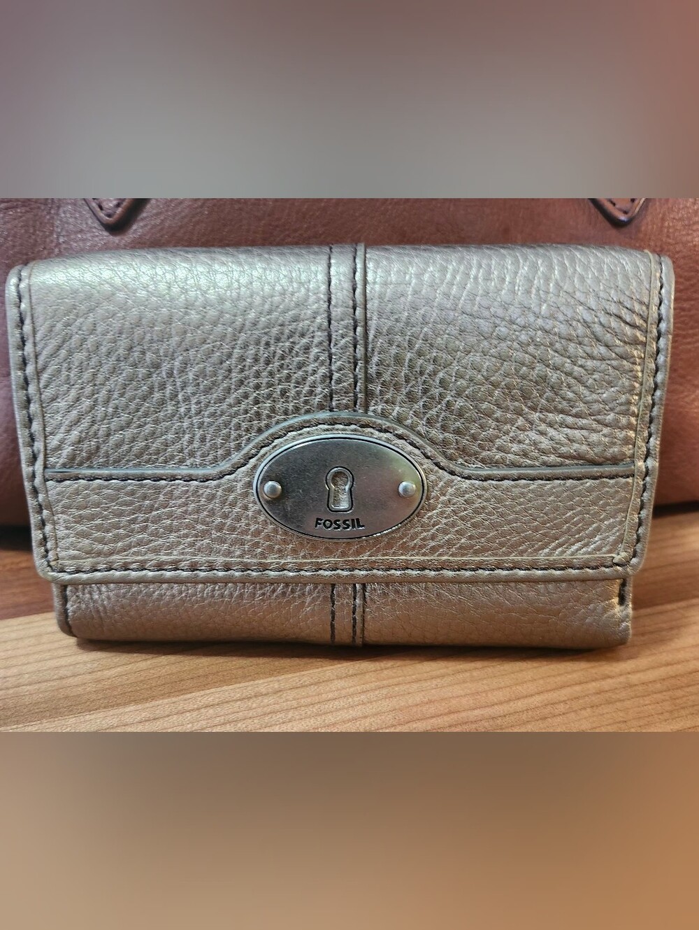 Vintage Fossil Maddox Keyhole Medium Trifold Metallic Pebbled Leather Wallet.